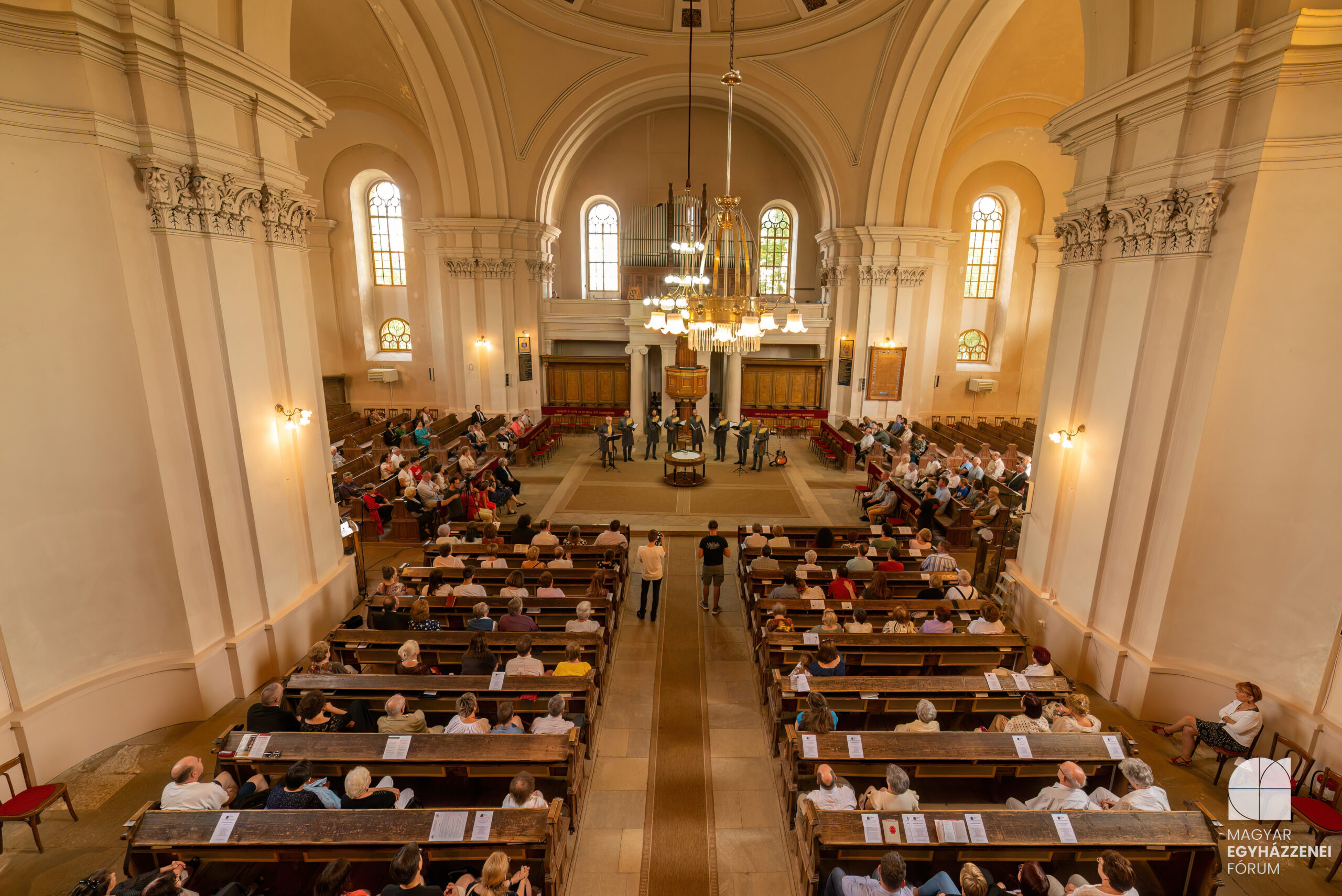 Istentisztelet az alsóvárosi (Kétágú) református templomban. Közreműködik a Szent Efrém Férfikar